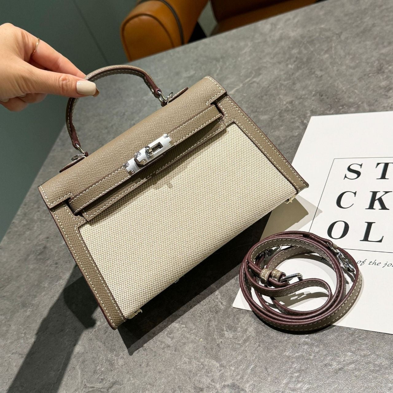 Modern Structured Top-Handle II Sellier 28 Toile H Étoupe Bag - view 4
