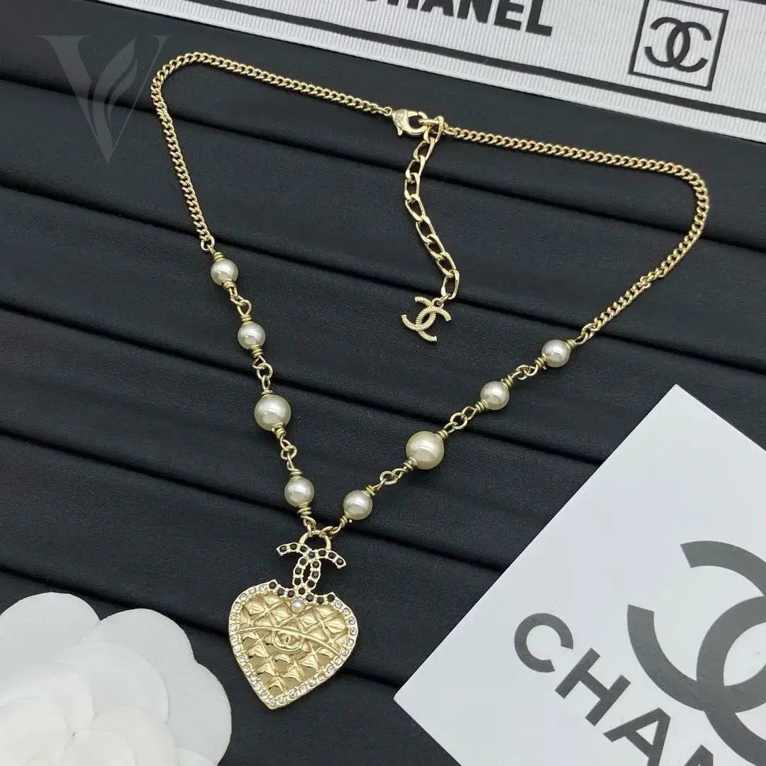 Chanel Quilted Heart CC Logo Station Necklace - Pearl – View 4