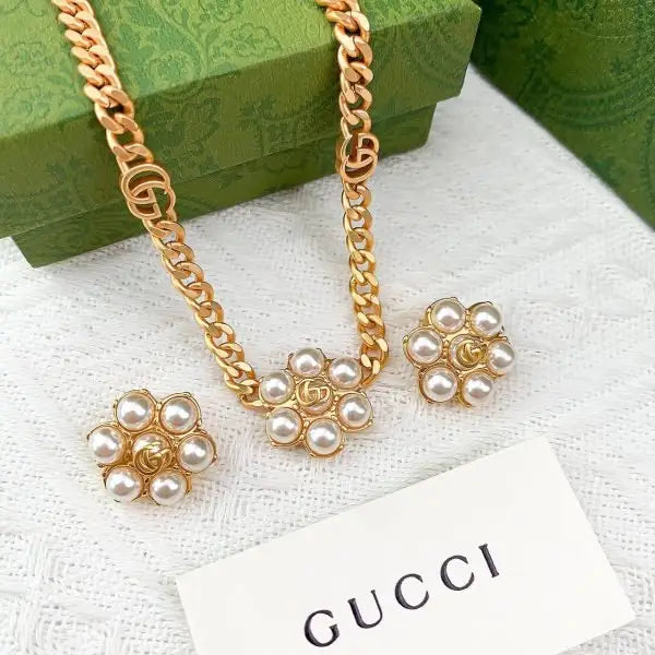 Premium-Look GG Pearl Pendant Chain Necklace Gold - view 5