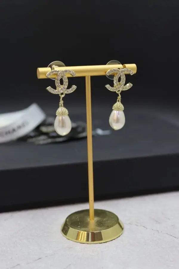 Detailed Vintage Cc Pearl Curved Claw Earrings Gold Finish - view 6