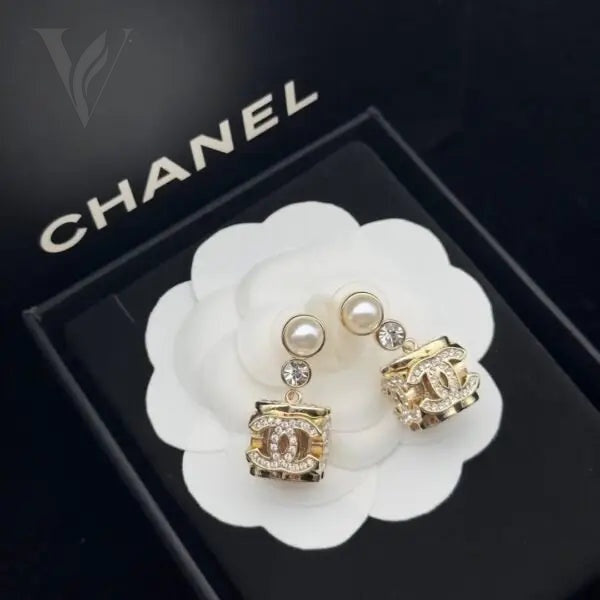Chanel Everyday-Luxe Strass Cc Heart Hoop Earrings - Crystal – View 6