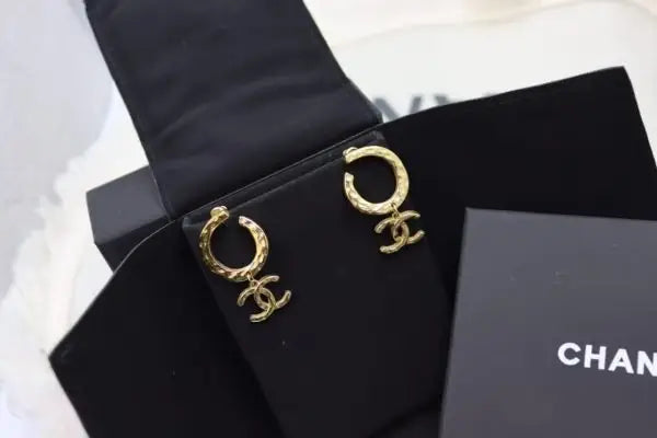 Clean-Finish Uno Pavé Earrings White Diamonds - view 5