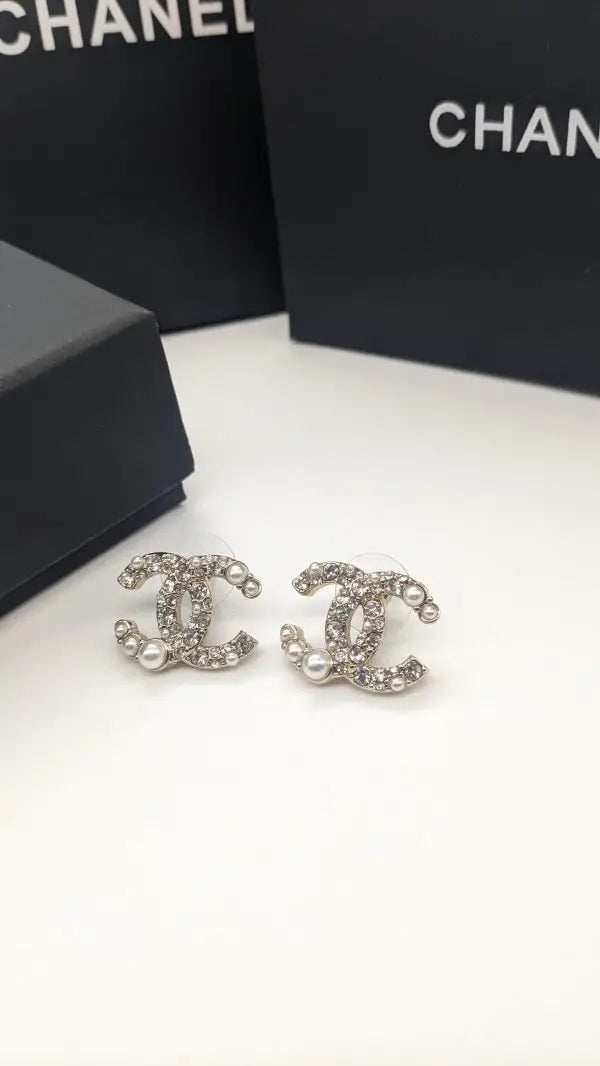 Polished Cosmetic Cc Logo Celestial Necklace Earrings Set - view 7