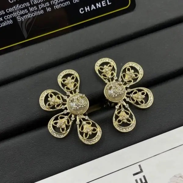Chanel Everyday-Luxe Strass Cc Heart Hoop Earrings - Crystal – View 7