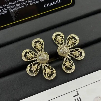 Chanel Everyday-Luxe Strass Cc Heart Hoop Earrings - Crystal – View 7