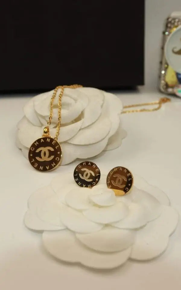 Modern Vintage Inspired Cc Medallion Gold Tone Resin - view 4