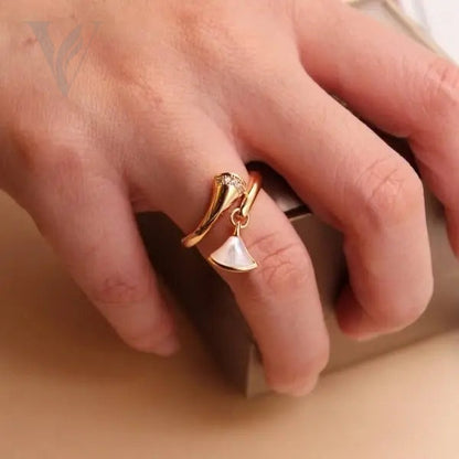 Bvlgari Diva's Dream Rings - Mother-of-Pearl, Diamond Detail – View 4