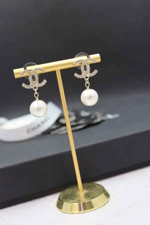 Detailed Vintage Cc Pearl Curved Claw Earrings Gold Finish - view 7