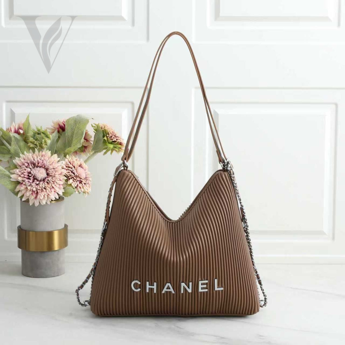 Chanel Maxi Hobo Shiny - Camel, Lambskin – View 4