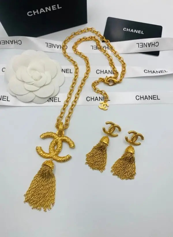 Minimal-Luxe Textured Cc Tassel Necklace & Earrings Set - view 5