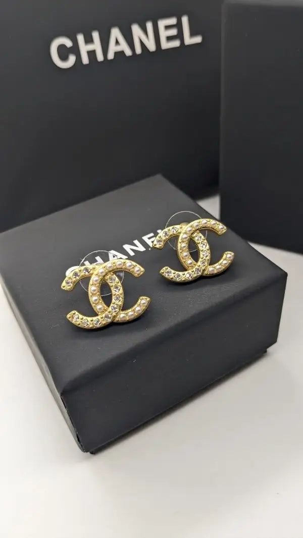 Polished Cosmetic Cc Logo Celestial Necklace Earrings Set - view 6