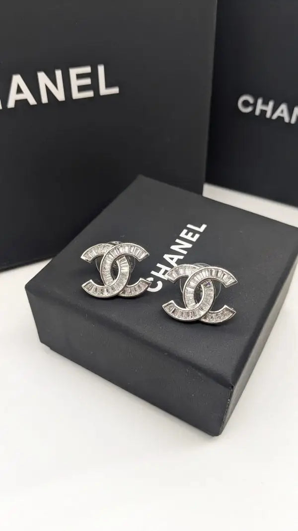 Polished Cosmetic Cc Logo Celestial Necklace Earrings Set - view 8