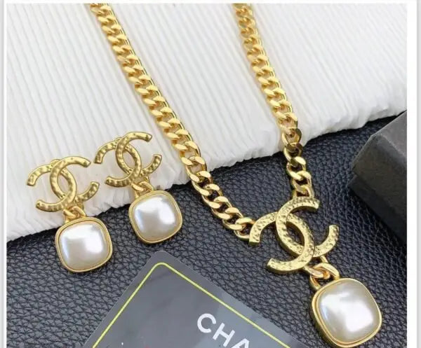 Timeless Hammered Gold Tone Cc Pearl Set - view 3