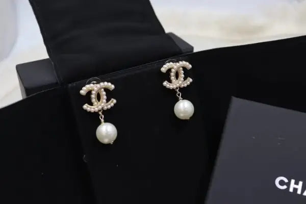 Clean-Finish Uno Pavé Earrings White Diamonds - view 9