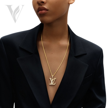 Louis Vuitton LV Large Pendant Necklace - Yellow Gold, Diamond Detail – View 3