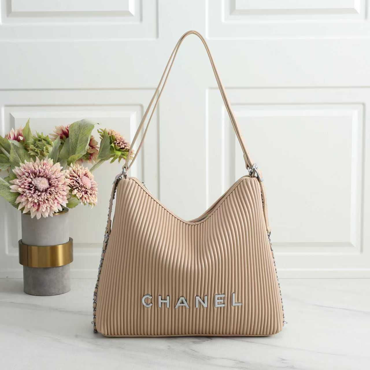 Everyday-Luxe Maxi Hobo Peach Lambskin Bag - view 4