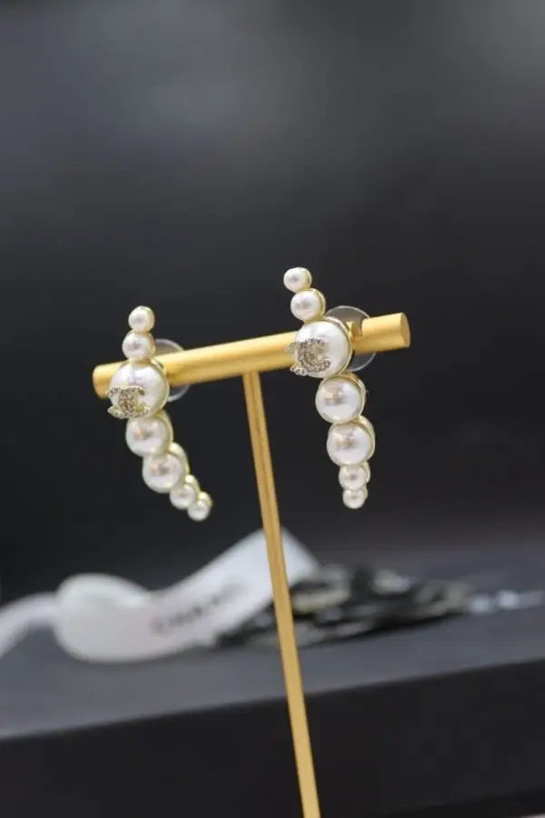 Detailed Vintage Cc Pearl Curved Claw Earrings Gold Finish - view 5