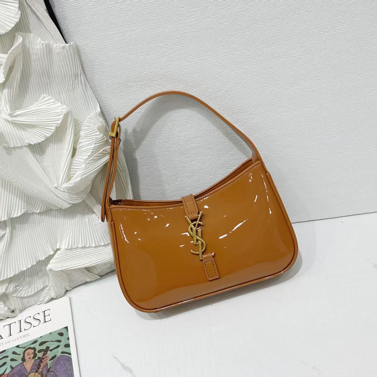 Minimal-Luxe Le 5 À 7 Vintage Brown Bag - view 4