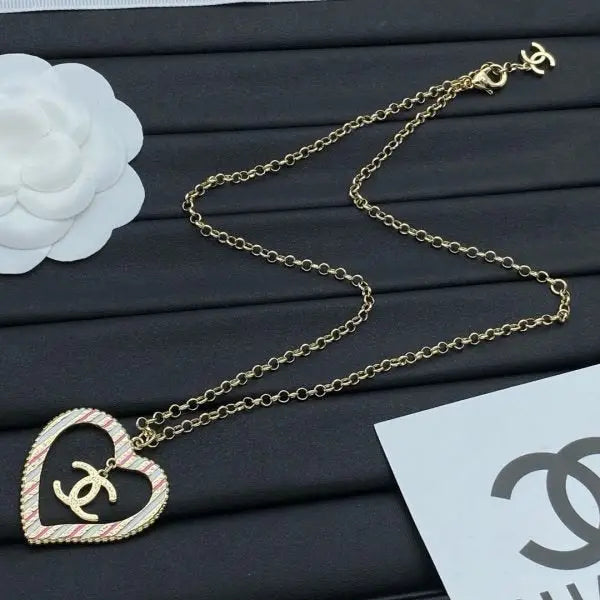 Refined Quilted Heart Cc Logo Pearl Station Necklace - view 6