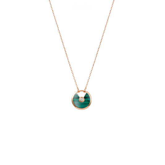 Refined Sleek Pendant Necklace