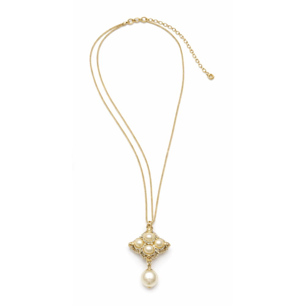 Premium-Look Pearl Crystal Quatrefoil - view 3
