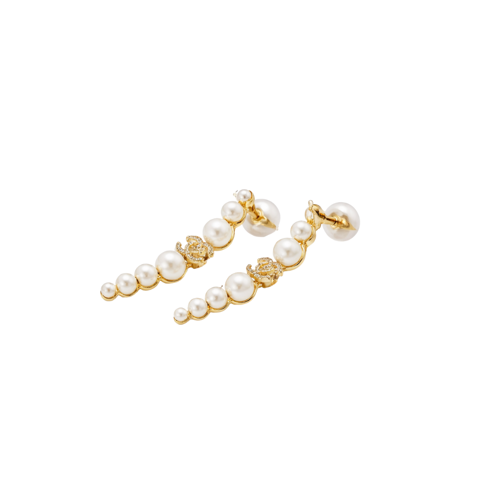 Detailed Vintage Cc Pearl Curved Claw Earrings Gold Finish - view 3