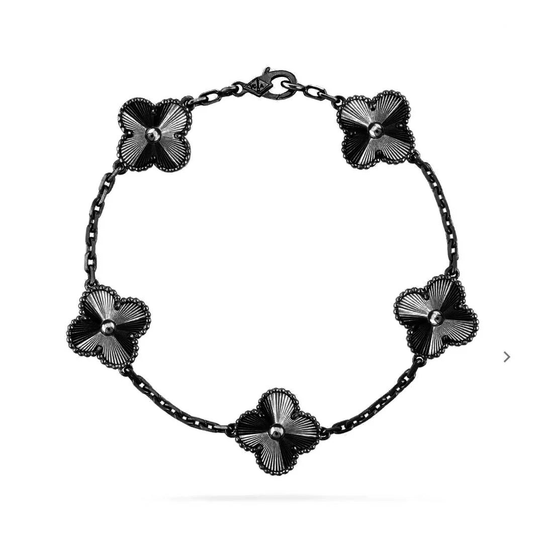 Clover Black Clover Bracelet 5-Motif – Black | Size 16
