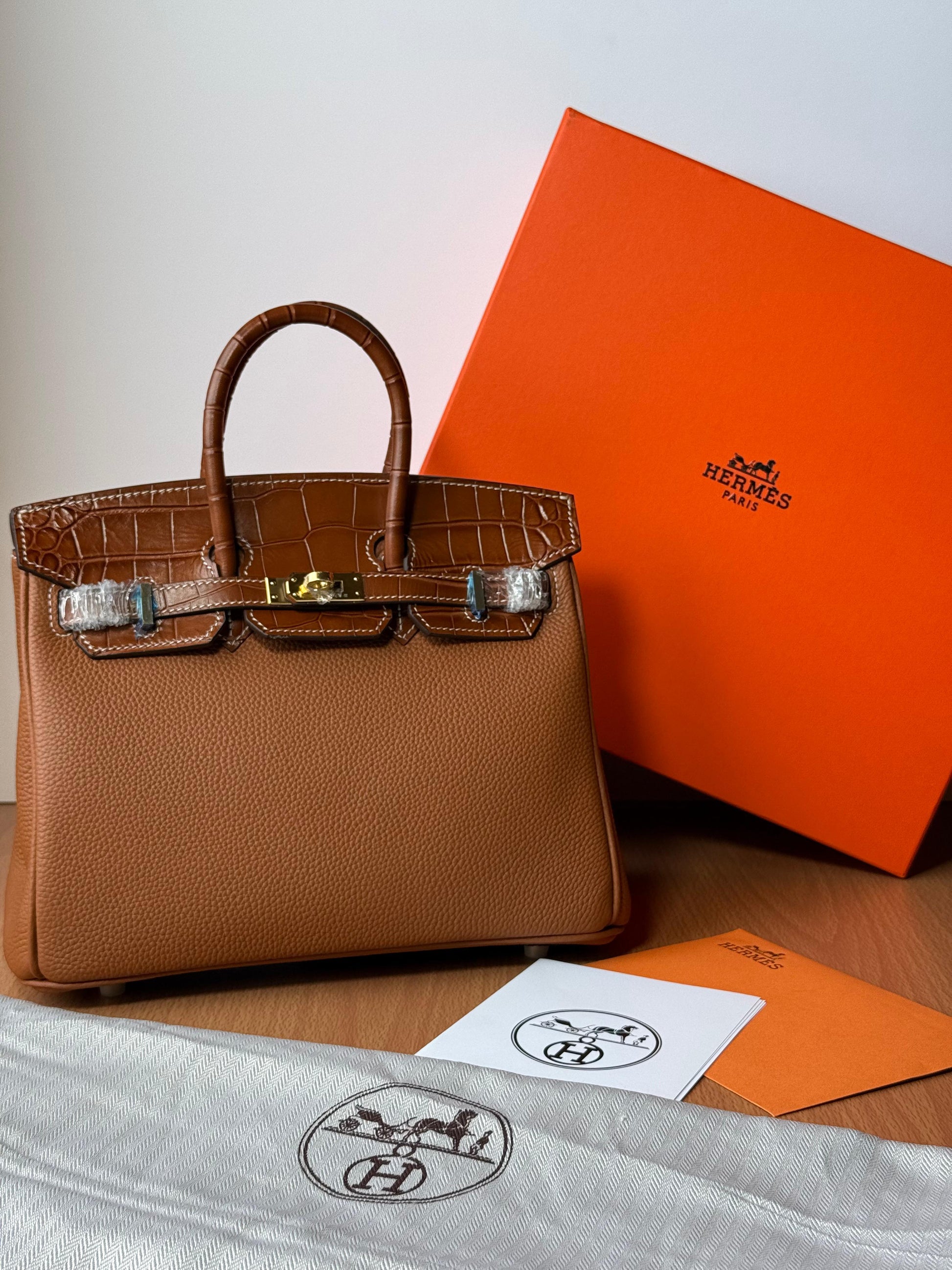 Elevated Structured Carryall Tan Hue Gold Bag - view 4