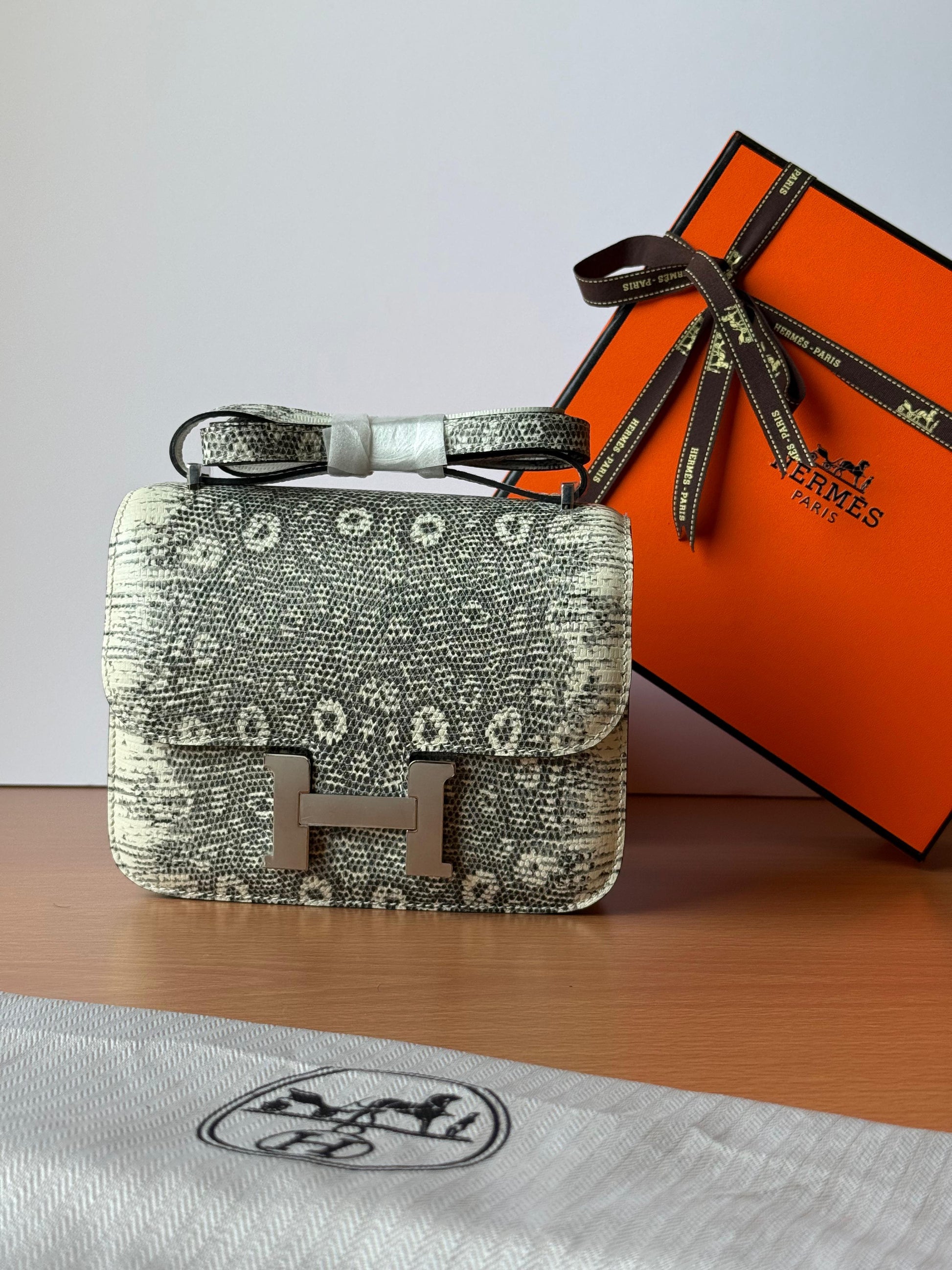 Everyday-Luxe Constance 18 Ombré Lizard Bag - view 3