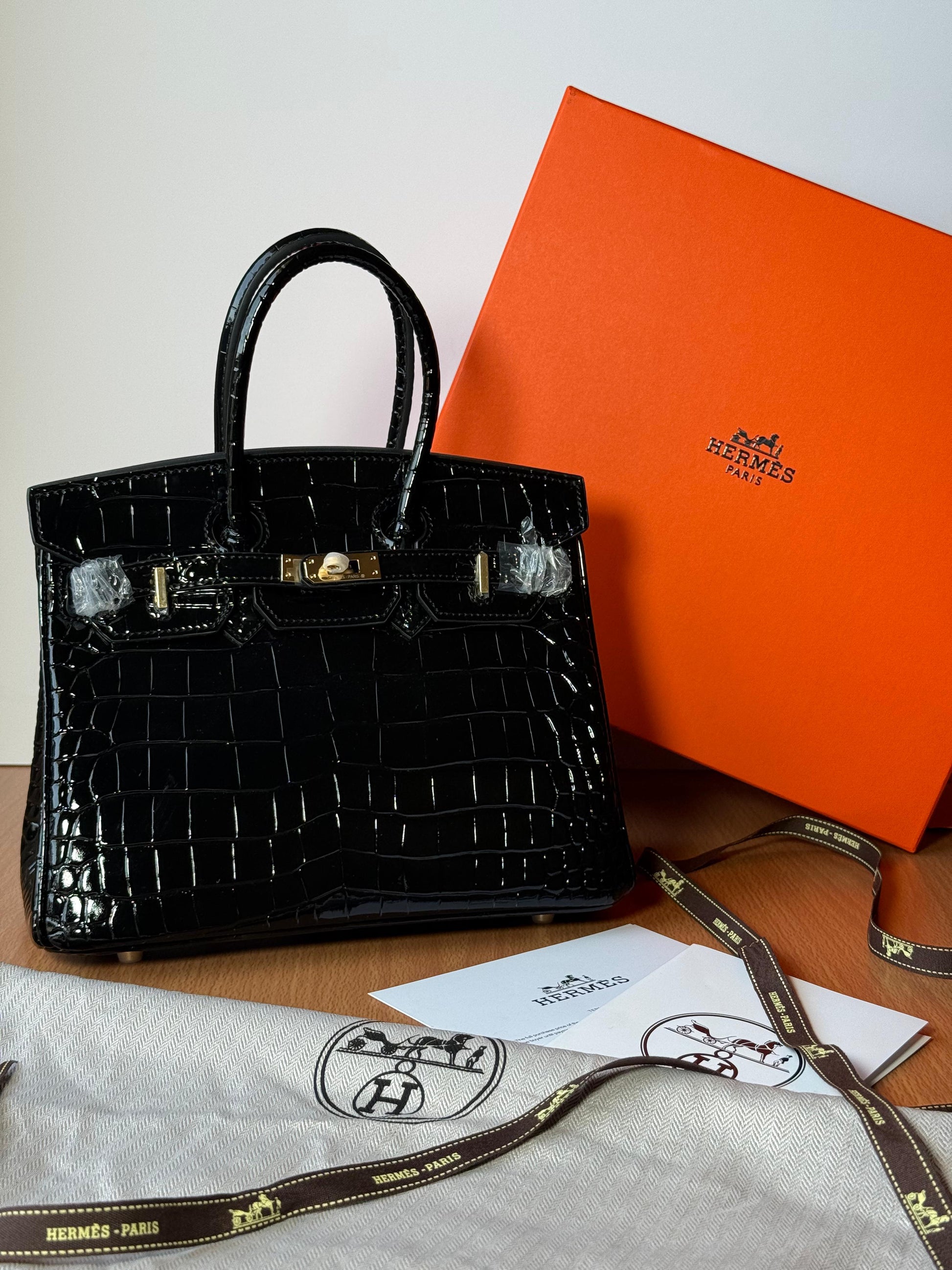 Premium-Look Structured Carryall 35 Porosus Crocodile Black Bag - view 4