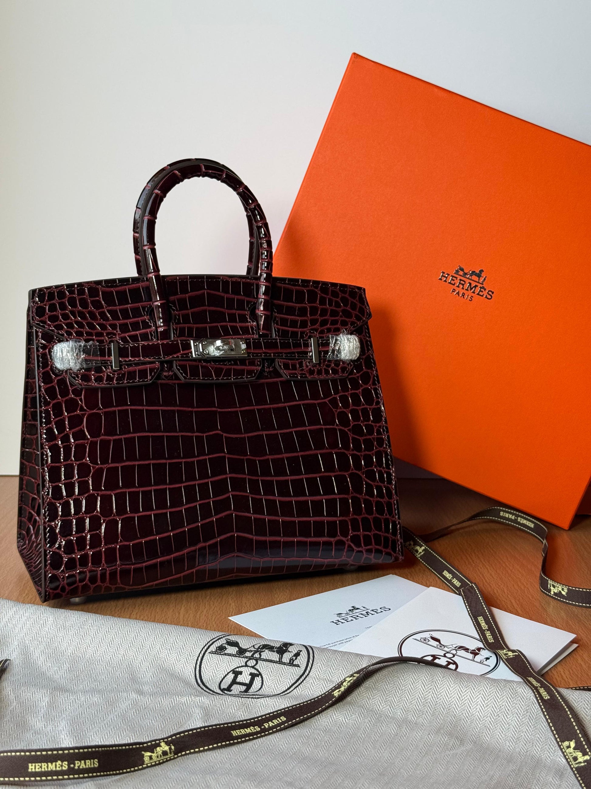 Everyday-Luxe Structured Carryall 35 Crocodile Bordeaux Bag - view 4
