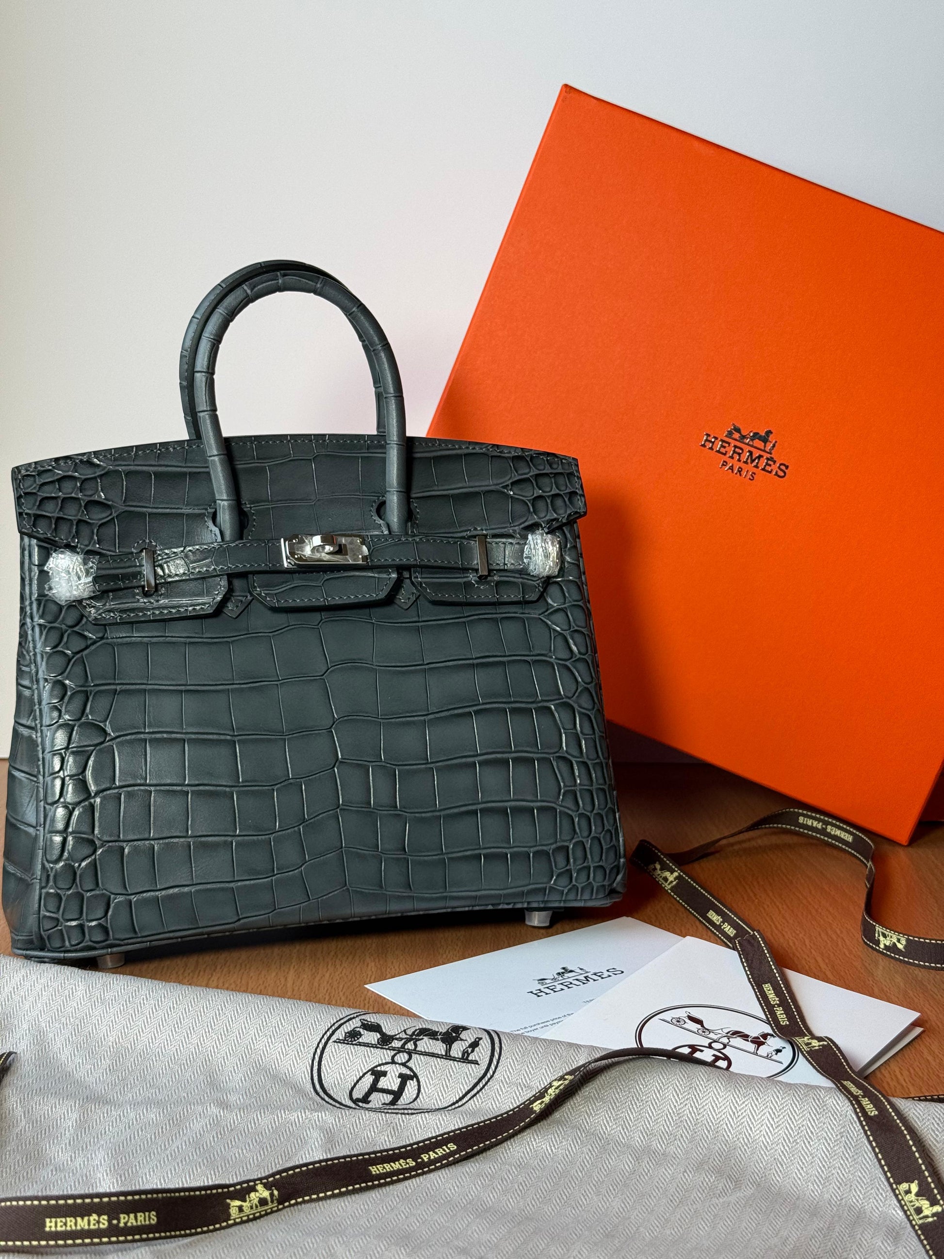Sophisticated Structured Carryall 25 Black Matte Alligator Bag - view 5