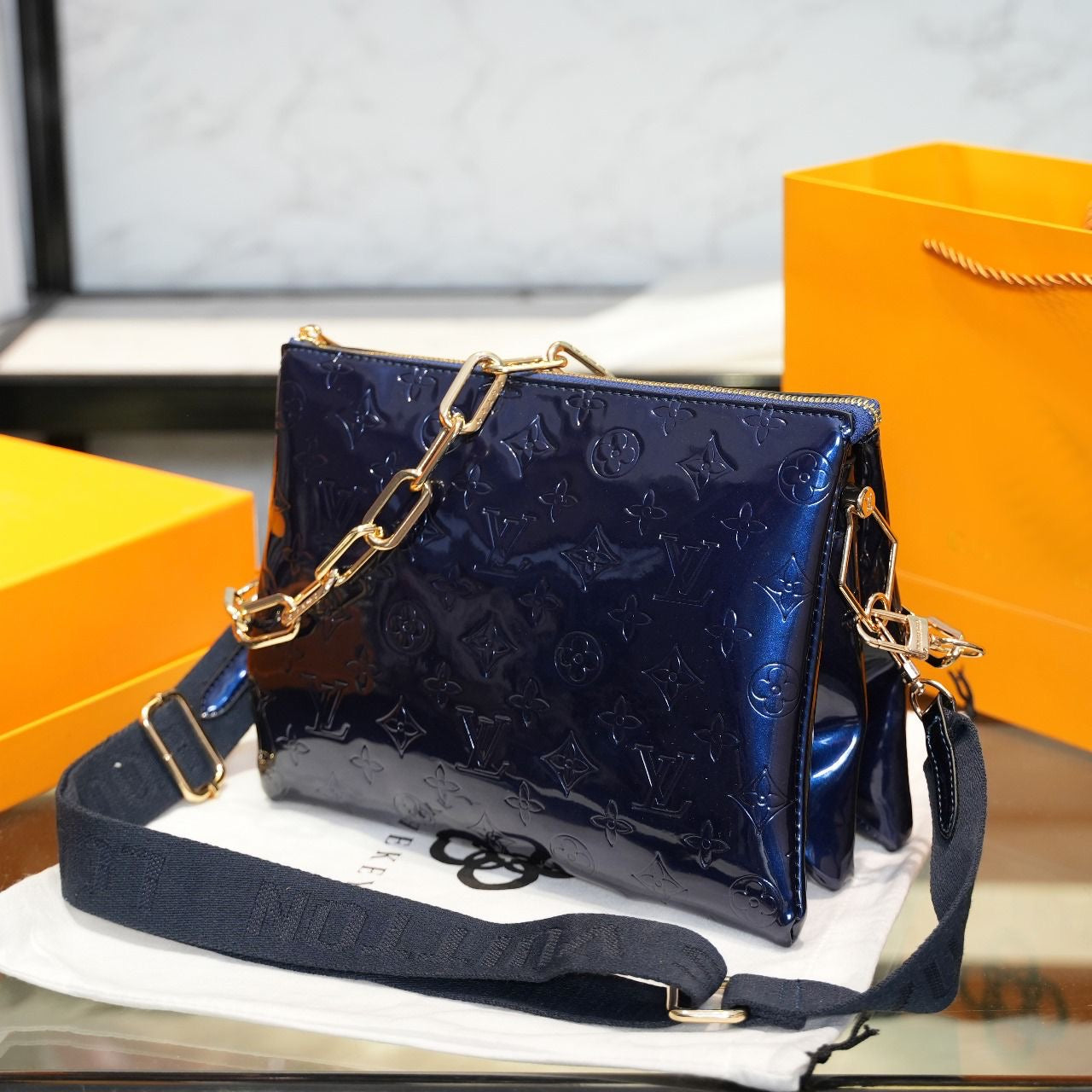 Refined Coussin Pm Gold Tone Chain Bag - view 4