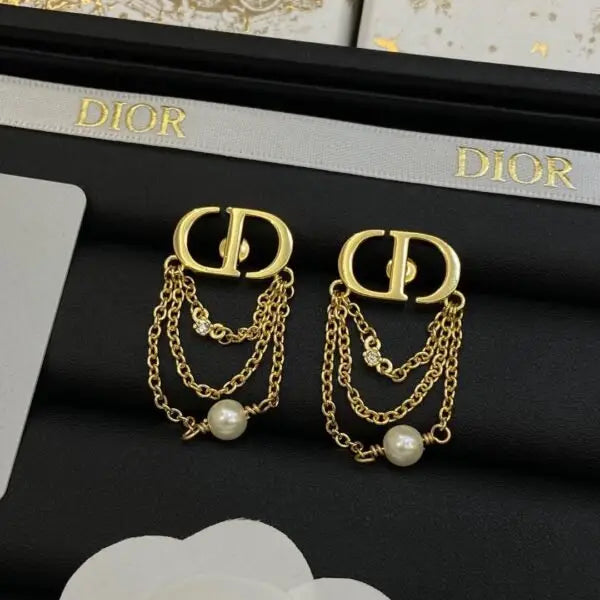 Statement Pearl Chain Drop Earring Gold - view 5