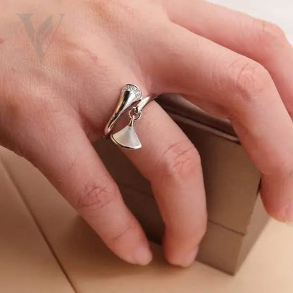 Bvlgari Diva's Dream Rings - Mother-of-Pearl, Diamond Detail – View 2