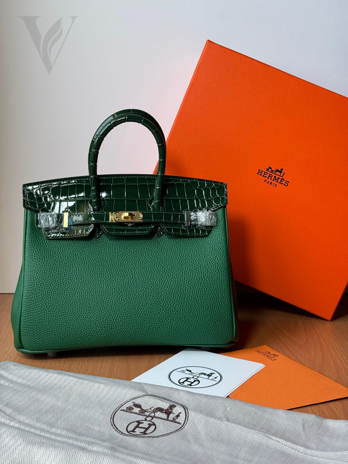 Hermès Birkin 25 Crocodile Emerald Bag - Green – View 2