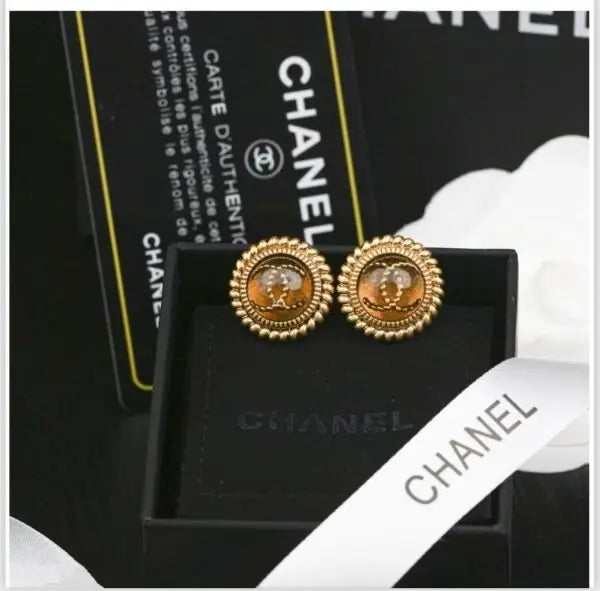 Sharp Hammered Gold Tone Cc Pearl - view 3