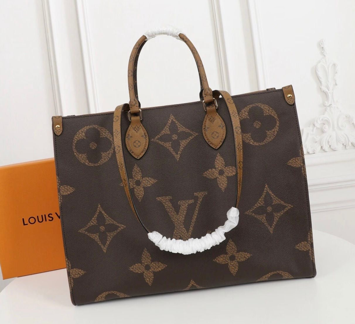Everyday-Luxe Onthego MM Reverse Monogram Bag - view 5