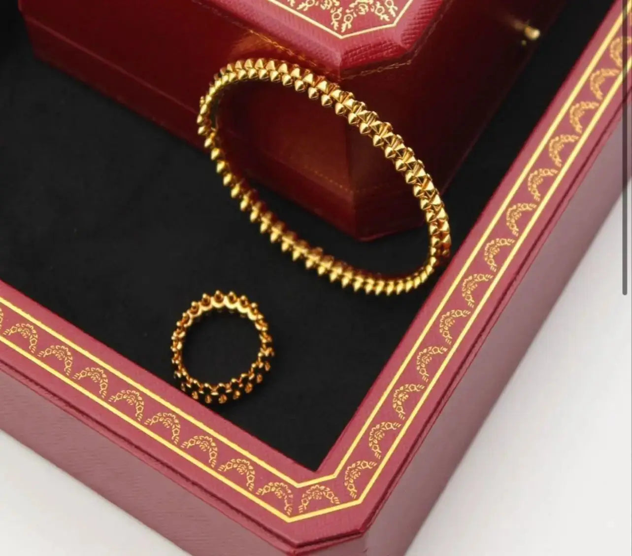Detailed Clash De Yellow Gold Set - view 10