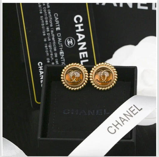 Sharp Hammered Gold Tone Cc Pearl - view 2