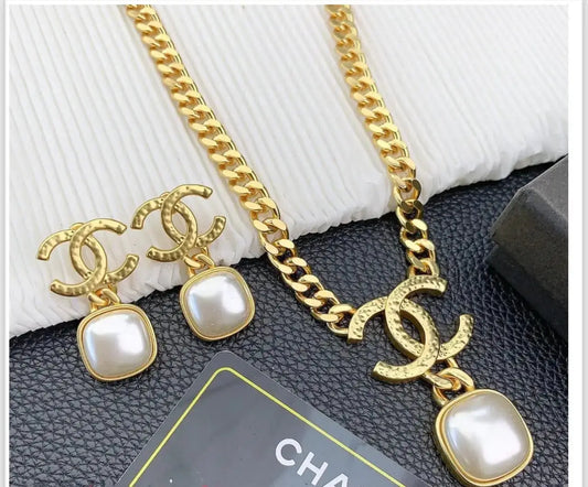 Timeless Hammered Gold Tone Cc Pearl Set - view 2