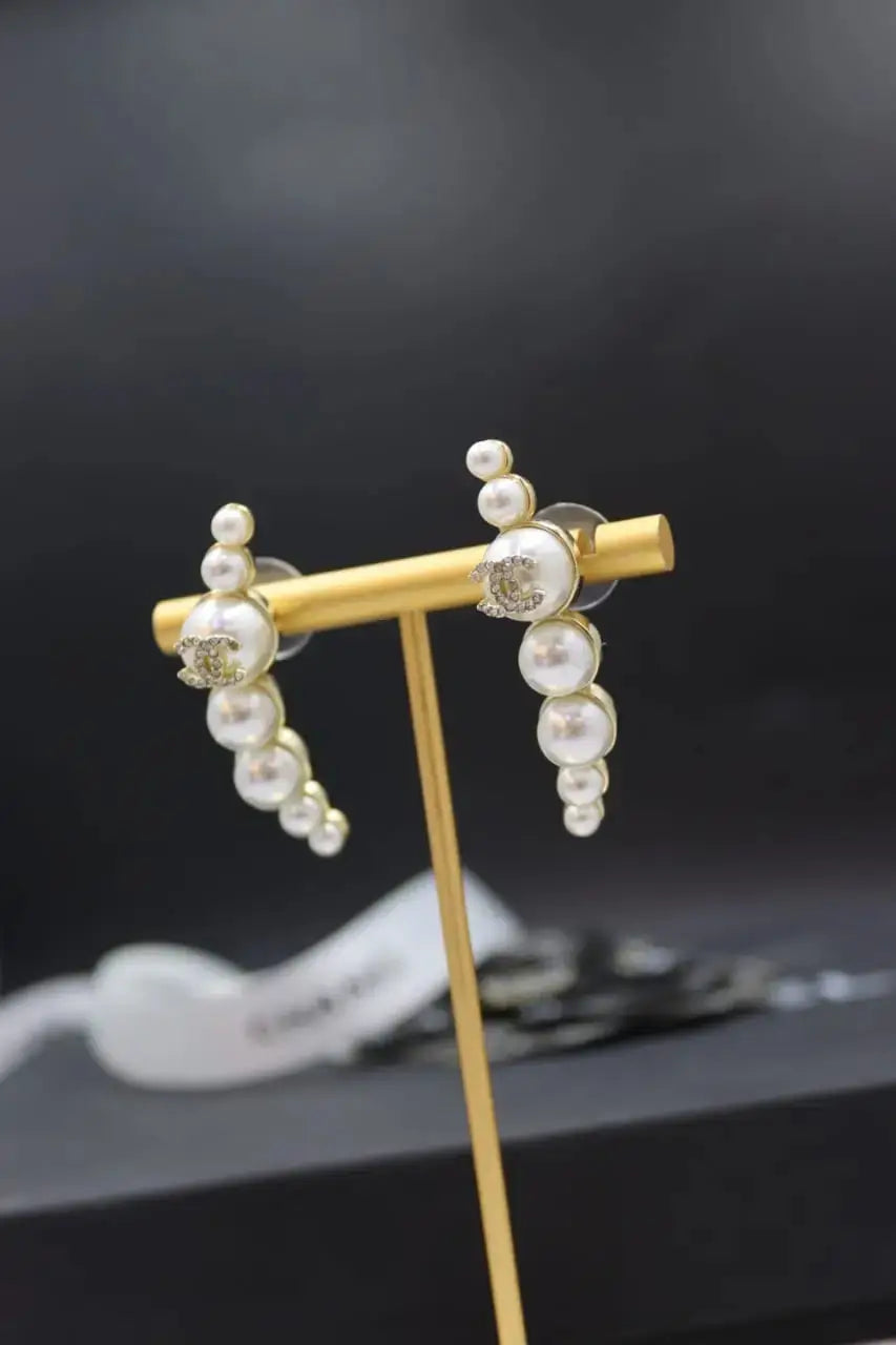 Detailed Vintage Cc Pearl Curved Claw Earrings Gold Finish - view 4
