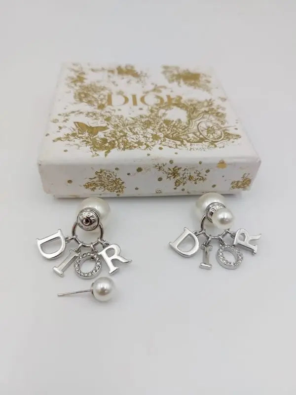 Elevated Letter Charm Necklace Si Er - view 8