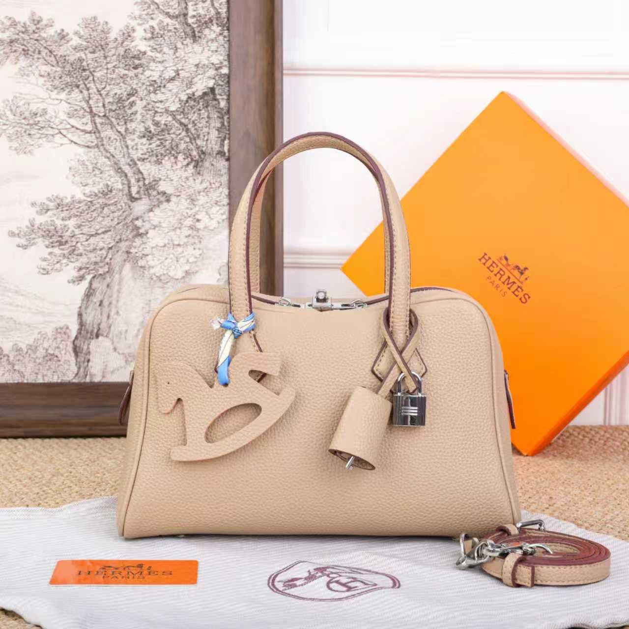 Timeless Victoria II Fourre Tout Taurillon Bag - view 4