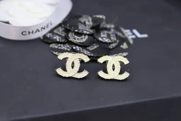 Detailed Vintage Cc Pearl Curved Claw Earrings Gold Finish - view 9