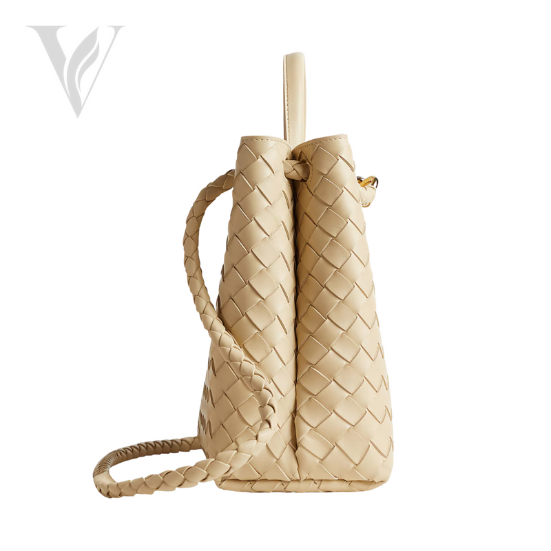 Bottega Veneta Andiamo Leather Tote Bag - Beige – View 2
