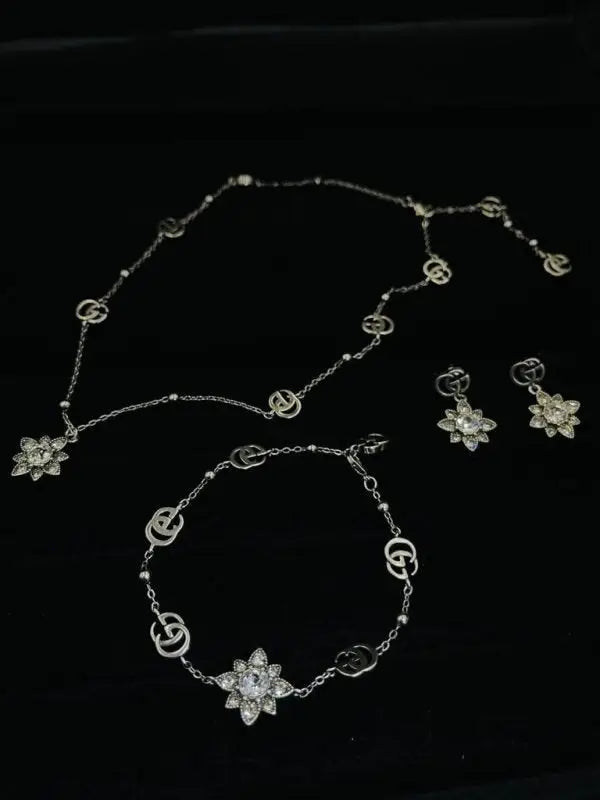 Modern GG Flower Crystal Necklace Bracelet Set Si Er - view 5
