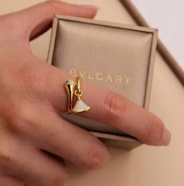 Polished 18k Yellow Gold Diamonds Mop Diva's Dream Ring - view 2