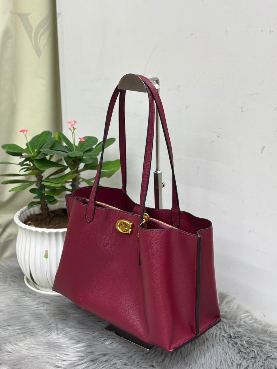 Coach Willow Tote Signature Canvas Brick - Red – View 4