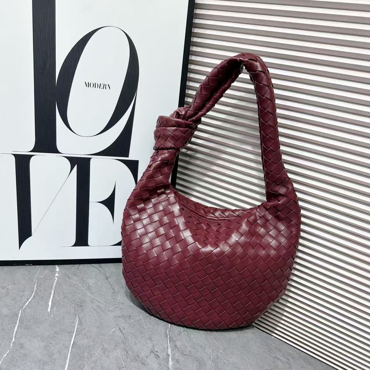 Everyday-Luxe Medium Veneta Hobo Intrecciato Bag - view 4